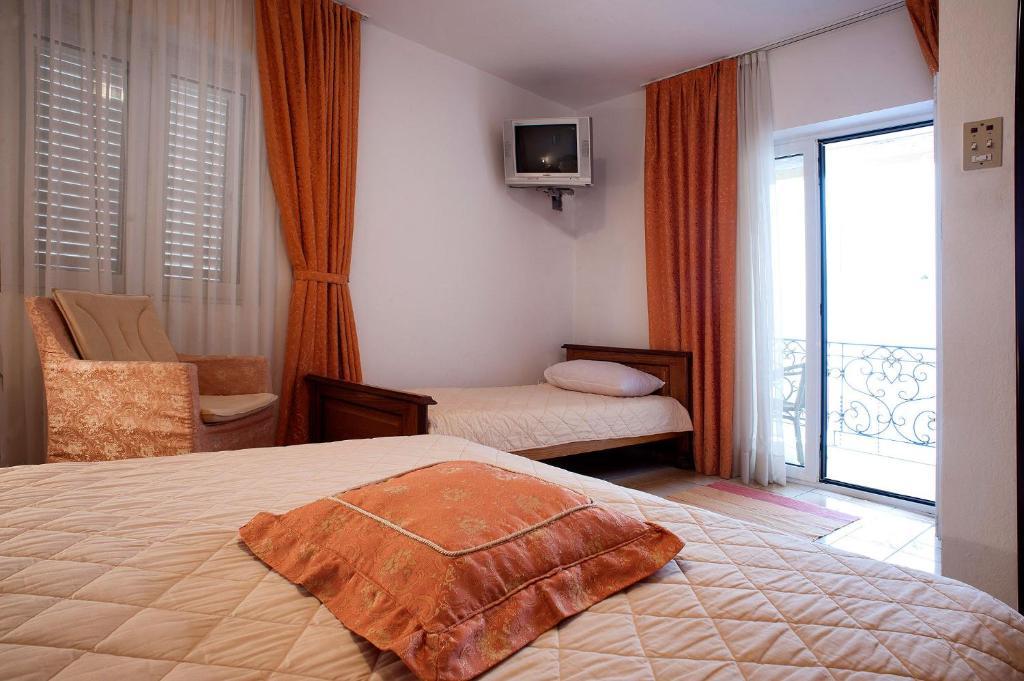 Apartments Vuksic Sveti Stefan Pokoj fotografie