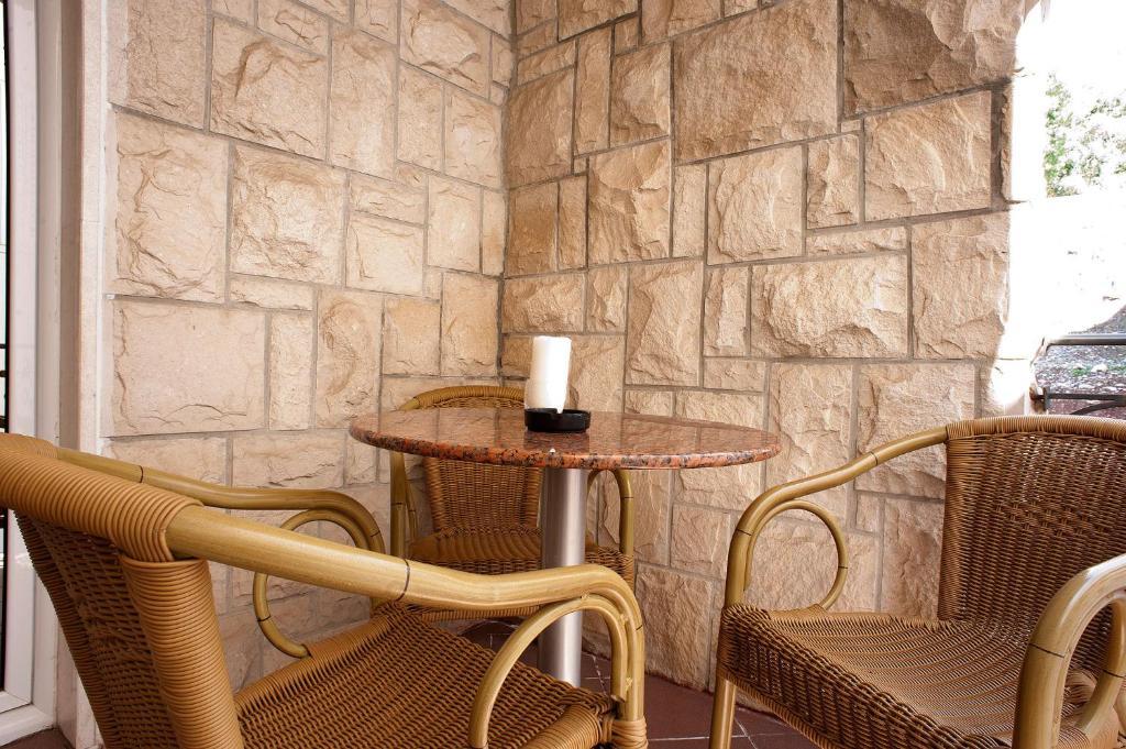 Apartments Vuksic Sveti Stefan Pokoj fotografie