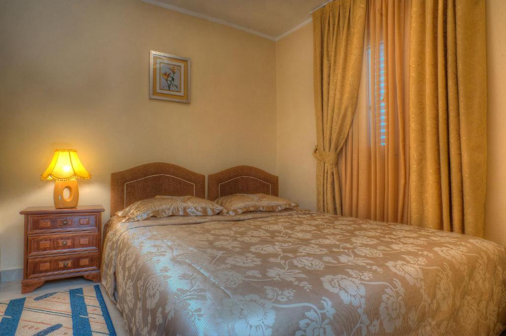 Apartments Vuksic Sveti Stefan Pokoj fotografie