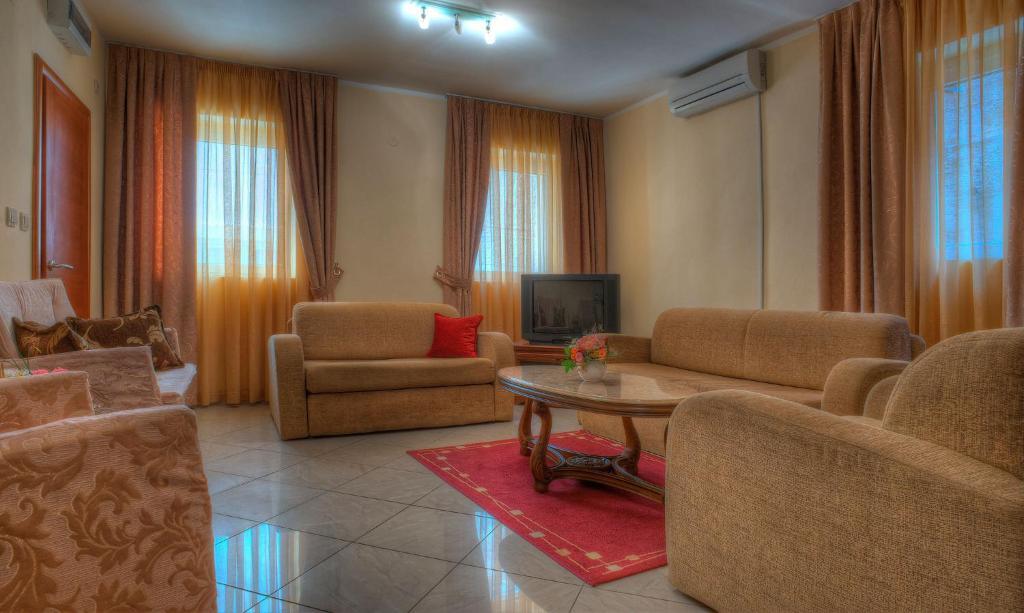 Apartments Vuksic Sveti Stefan Pokoj fotografie