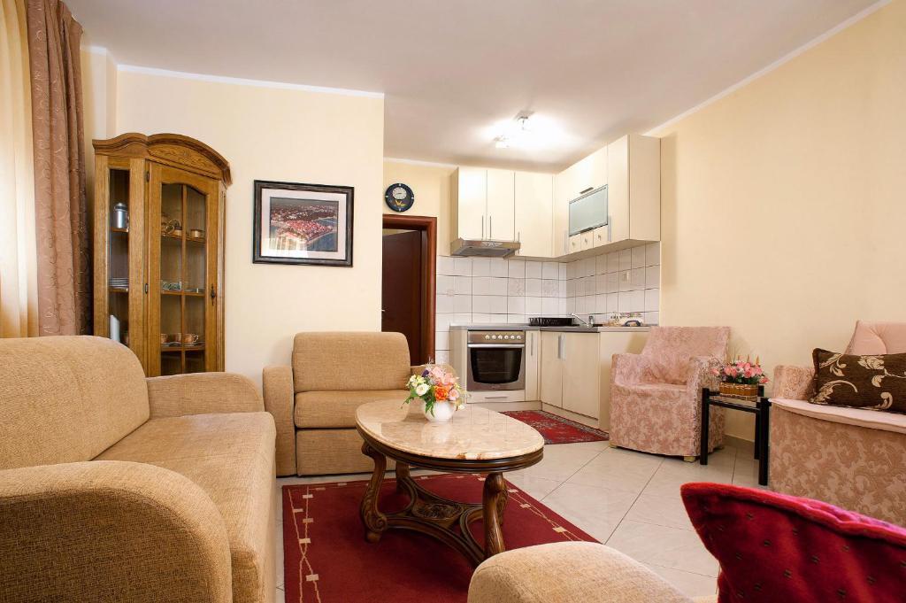 Apartments Vuksic Sveti Stefan Pokoj fotografie