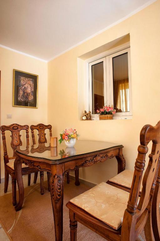 Apartments Vuksic Sveti Stefan Pokoj fotografie