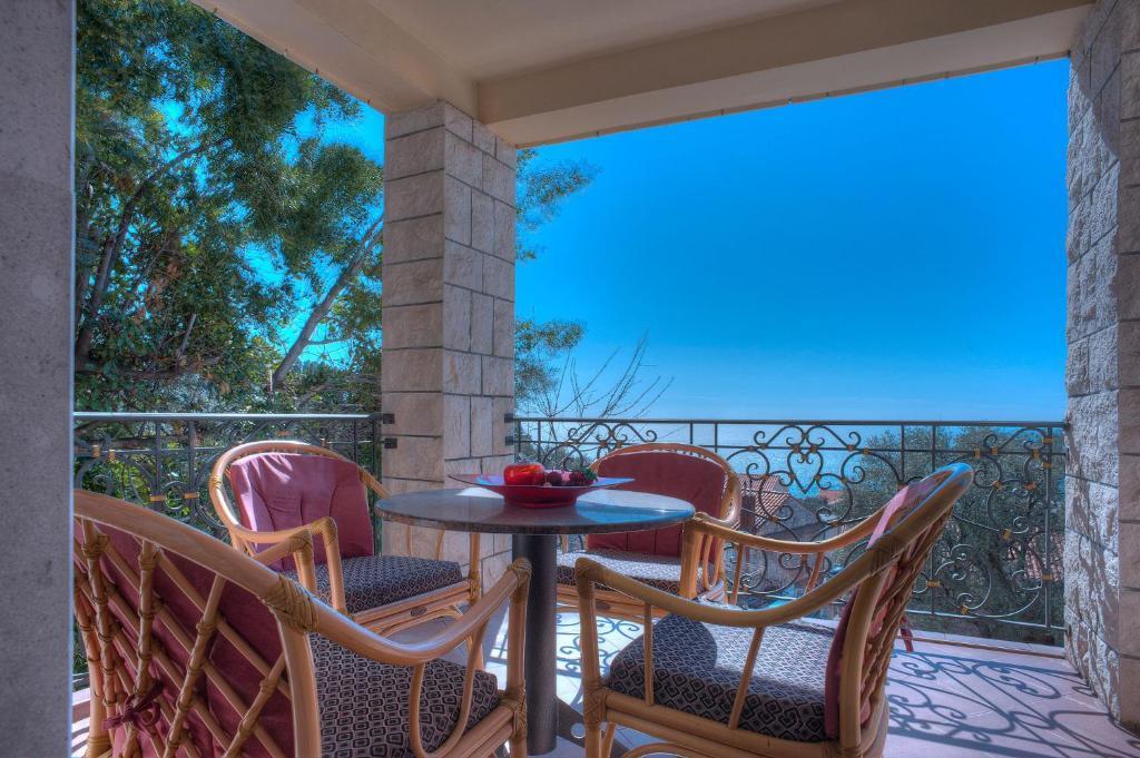 Apartments Vuksic Sveti Stefan Pokoj fotografie